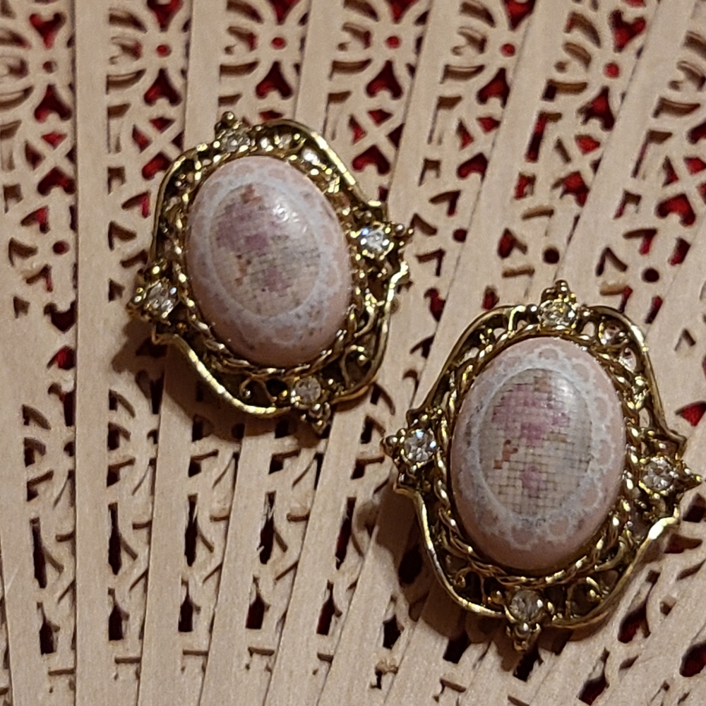 Clip on Earring very faded picture on these earrings - Picture 3 of 17